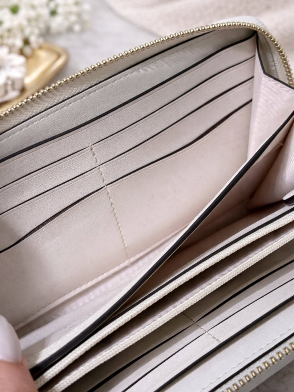Kate Spade White Pebbled Leather Zip Around Wallet Gold Logo - Picture 5 of 7